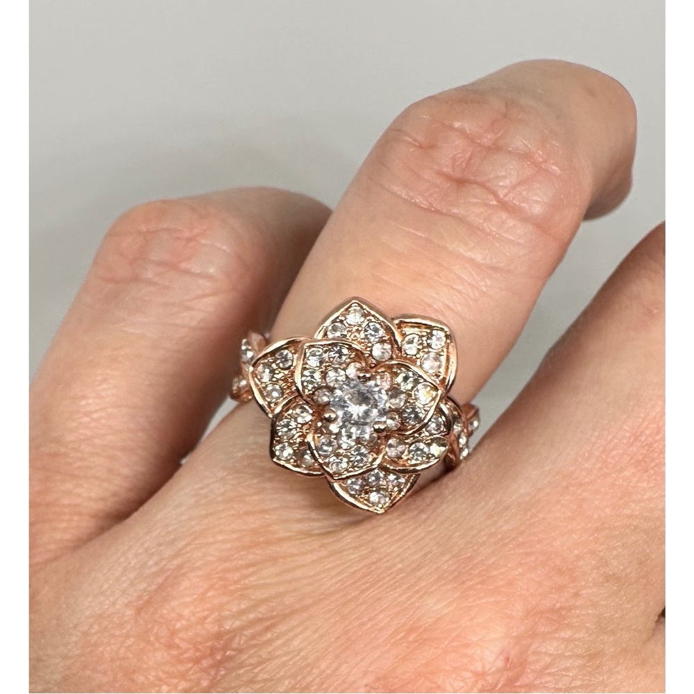 🆕 Rose Gold Rhinestone Ring - Picture 7 of 12